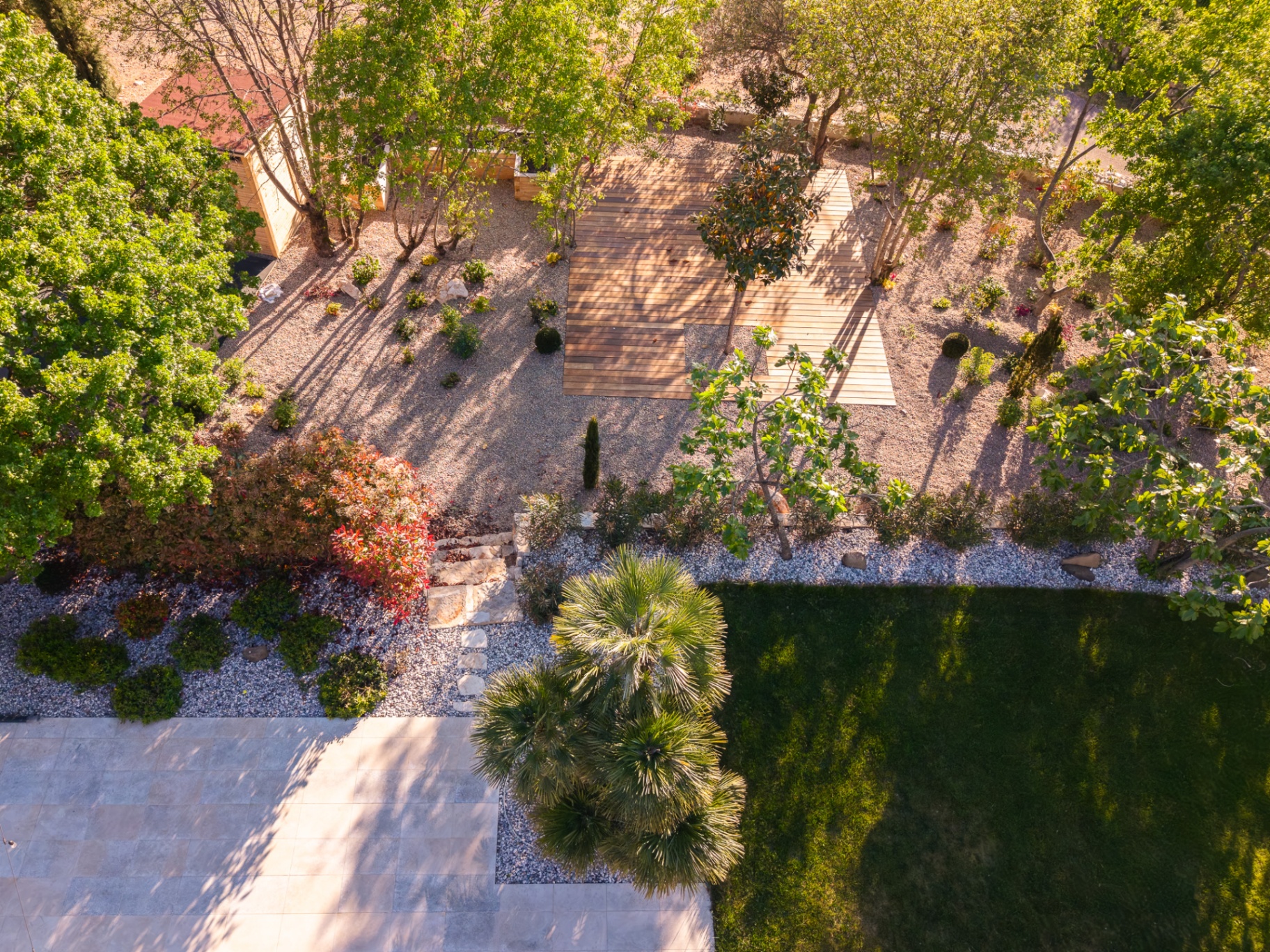 Outdoor living prostor s bazenom u mediteranskom ambijentu — Zlatni Bush